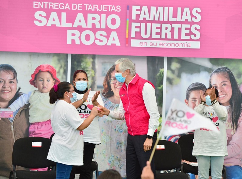 Alfredo del Mazo entrega Salario Rosa a mujeres en Nicolás Romero