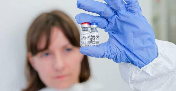 Hija de Putin prueba vacuna rusa contra la COVID-19