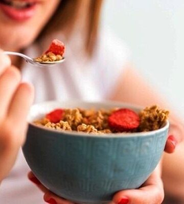 ¿Me hace daño comer cereal con leche antes de dormir?
