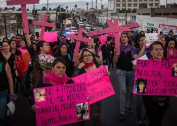 Toma de CNDH inspira protestas feministas en 25 estados de México