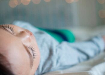 Ruido blanco: ¿qué es y por qué calma a bebés?