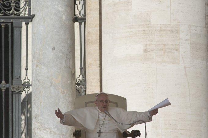 Papa Francisco respalda uniones civiles entre personas del mismo género