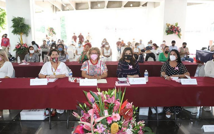 Adela Román Ocampo, presente en el Congreso Nacional Mujeres por México