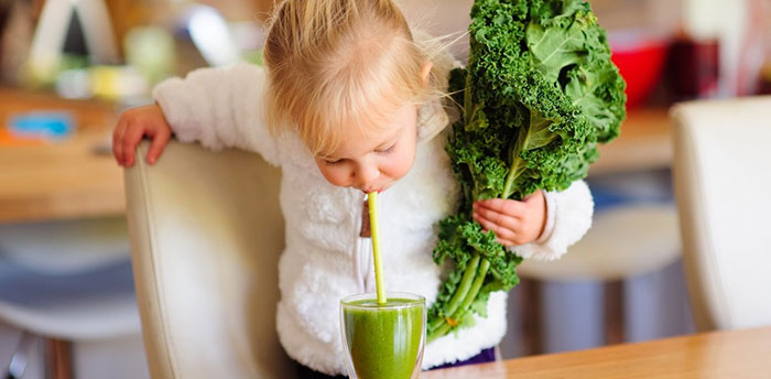 Jugos verdes para niños, la solución para que tu hijo coma más verduras