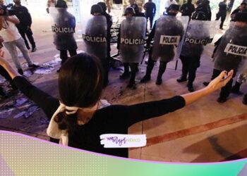 Policías disparan durante protesta por feminicidio de Alexis en Cancún