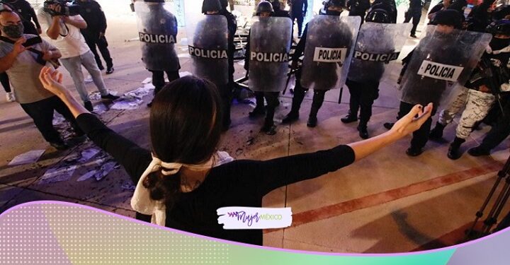 Policías disparan durante protesta por feminicidio de Alexis en Cancún