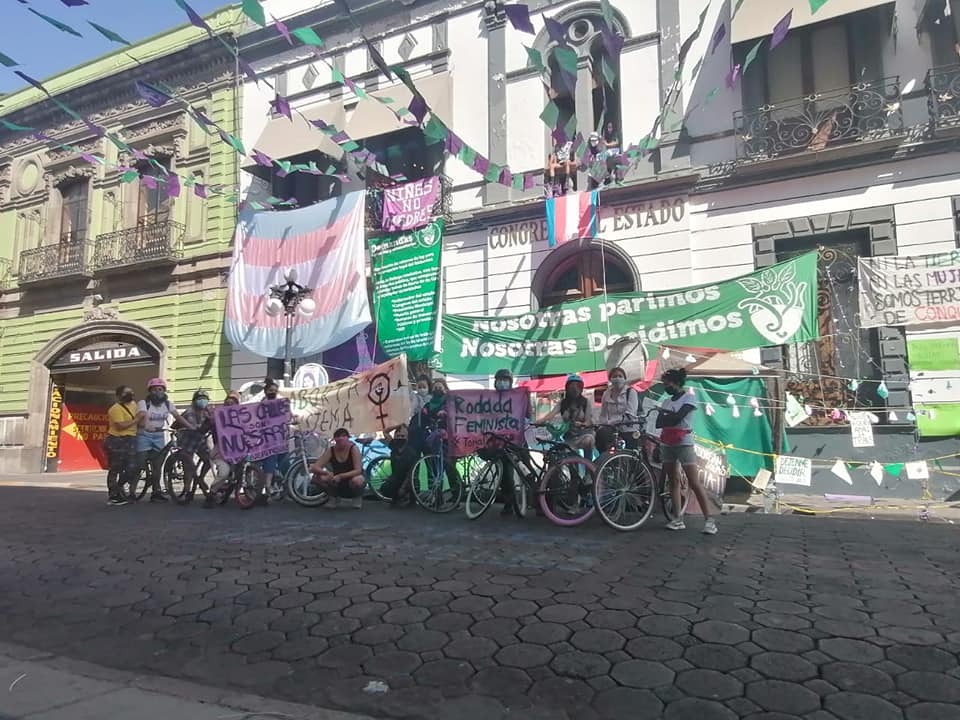 Qué piden feministas que tomaron el Congreso de Puebla?