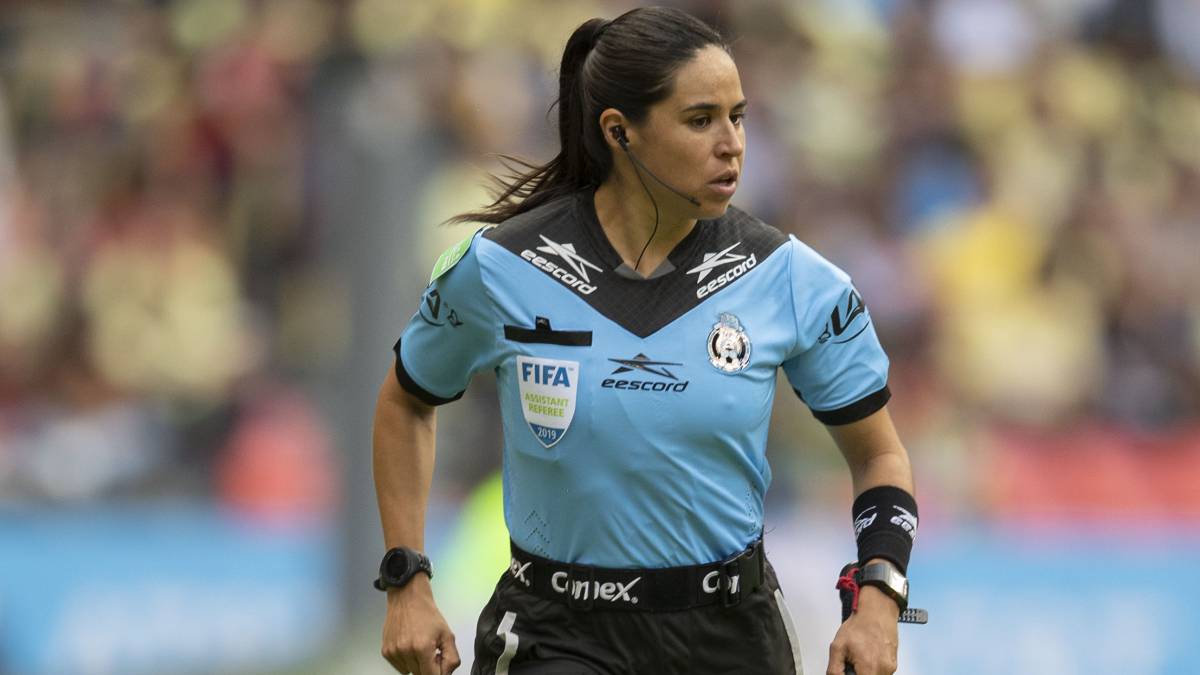 Karen Díaz Medina hace historia como árbitra en el futbol mexicano