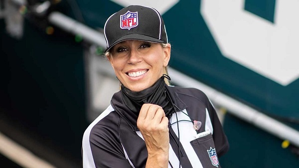 Sarah Thomas, la primera árbitra en un Super Bowl