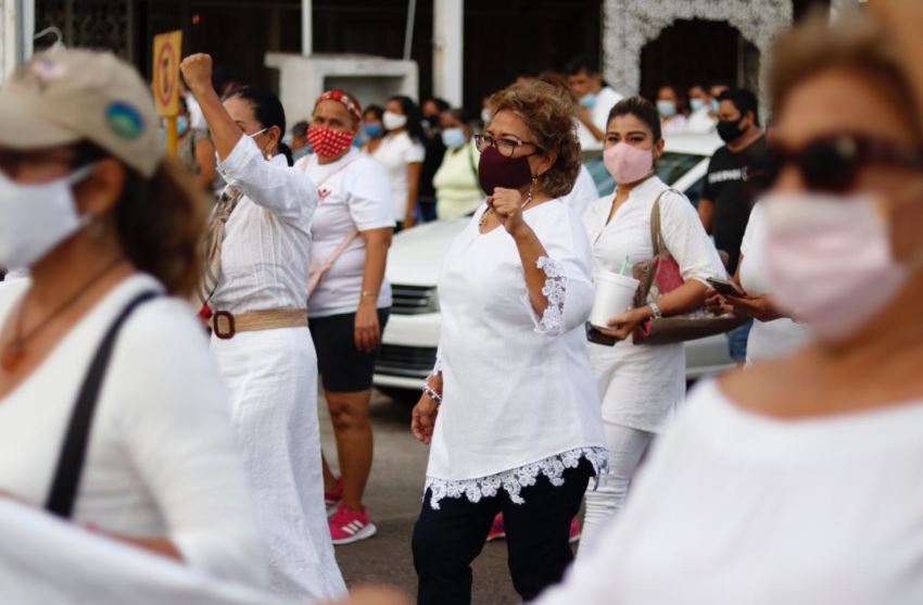 Adela Román encabeza marcha pacífica por la equidad de género en Acapulco