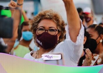 Adela Román encabeza marcha pacífica por equidad de género en Acapulco