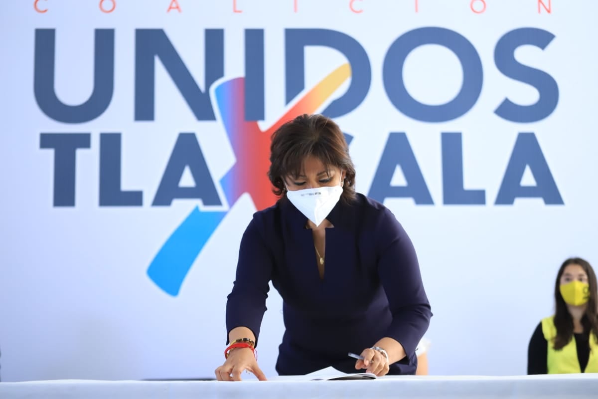 Anabell Ávalos e integrantes de Unidos por Tlaxcala firman convenio de cogobierno