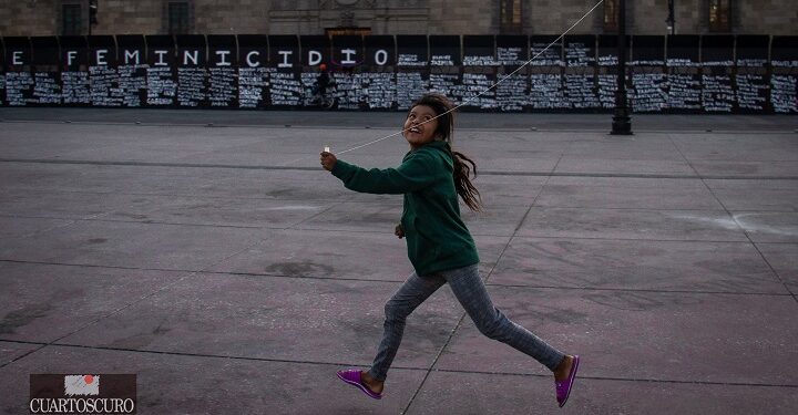 Andrea Murcia, autora de la foto viral de la niña en ‘muro de la paz’