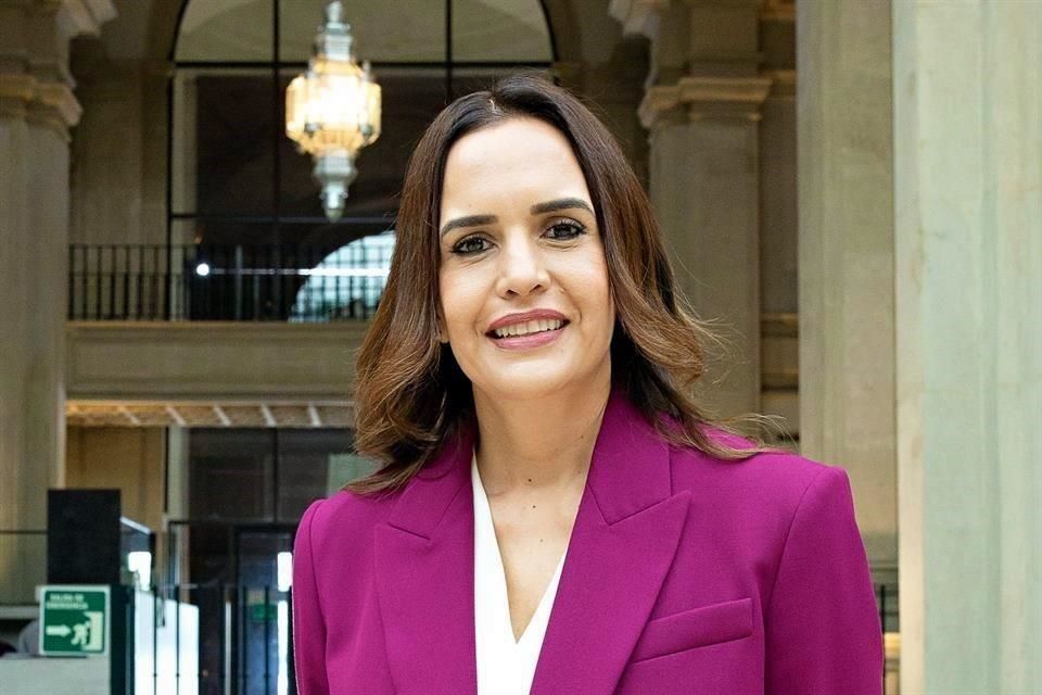 Clara Luz Flores promete banco para mujeres de Nuevo León