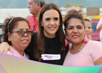 Clara Luz Flores presenta estrategia en apoyo a mujeres de Nuevo León