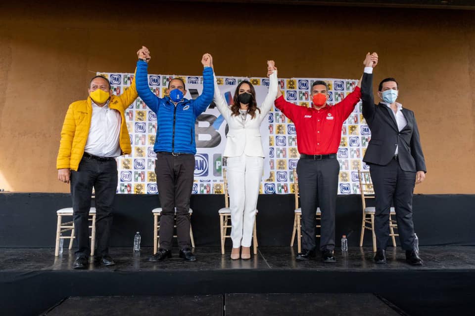 Lupita Jones toma protesta como candidata de PRI-PAN-PRD