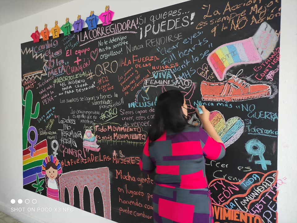 Bety León, candidata a gobernadora, firma agenda feminista