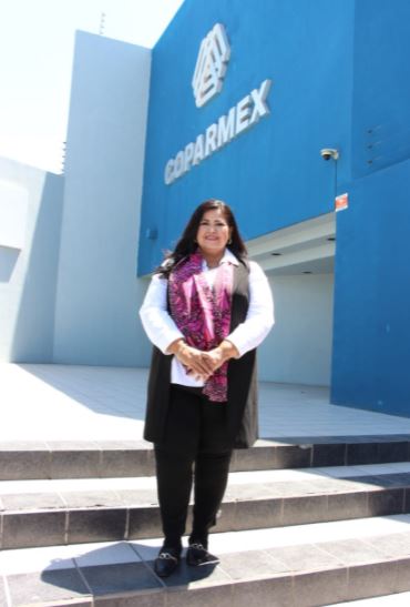 Rosa Elena Millán, candidata a gobernadora de Sinaloa, firma compromisos con la Coparmex