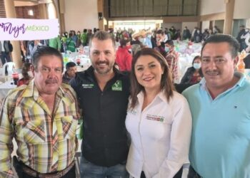 Fatima Cruz, candidata a diputada federal del Distrito 02, recorre Chignahuapan