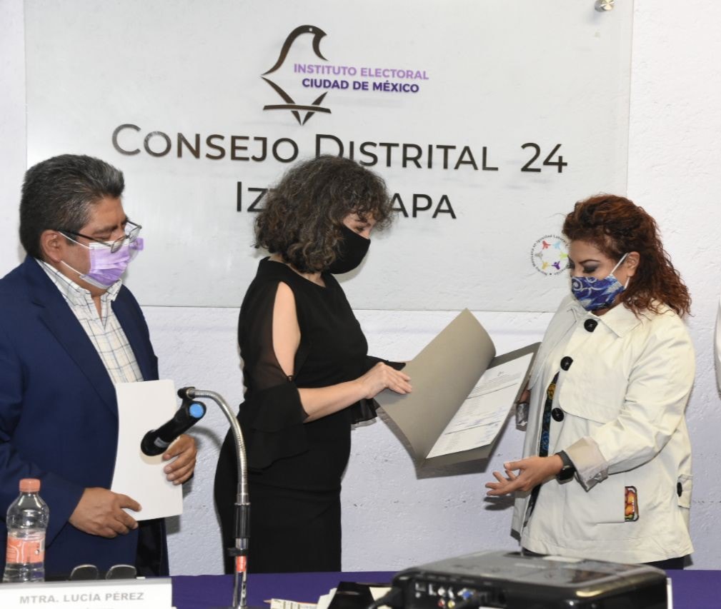 IECM entrega a Clara Brugada constancia de mayoría como alcaldesa de Iztapalapa