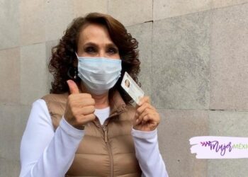 Dolores Padierna emite su voto en alcaldía Cuauhtémoc