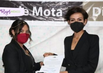 Mónica Silva recibe constancia de mayoría en Puebla