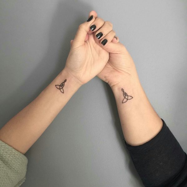 Tatuajes pequeños para hermanas
