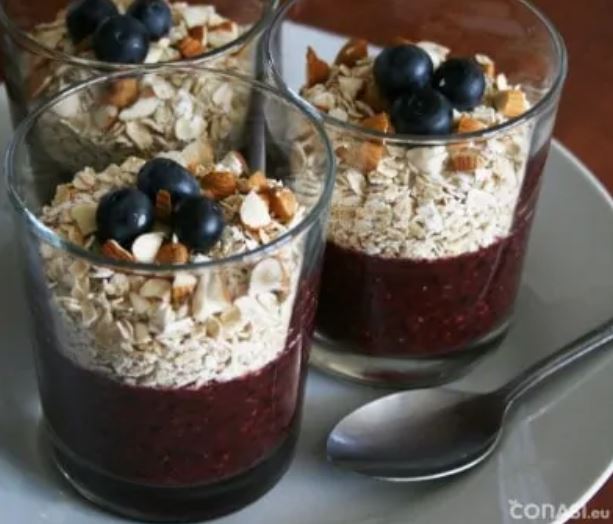 Batido de arándanos y fresas con hojuelas de avena