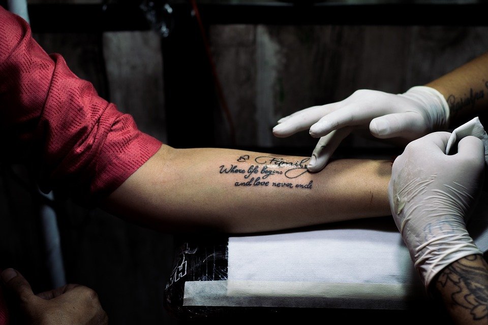Ventajas y desventajas de tatuarse un nombre