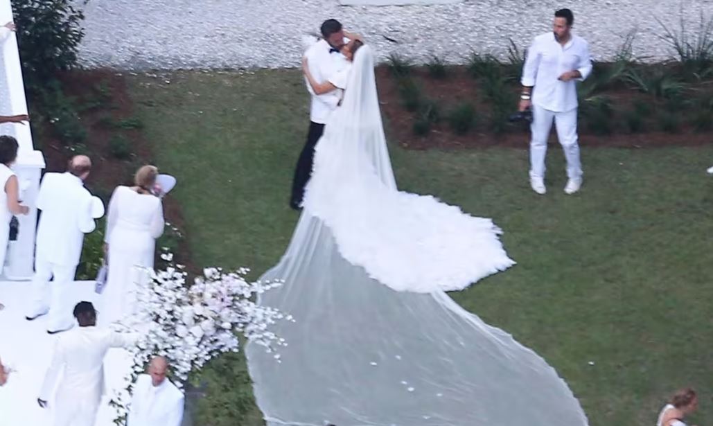 Jennifer Lopez. Vestido que utilizó en boda con Ben Affleck