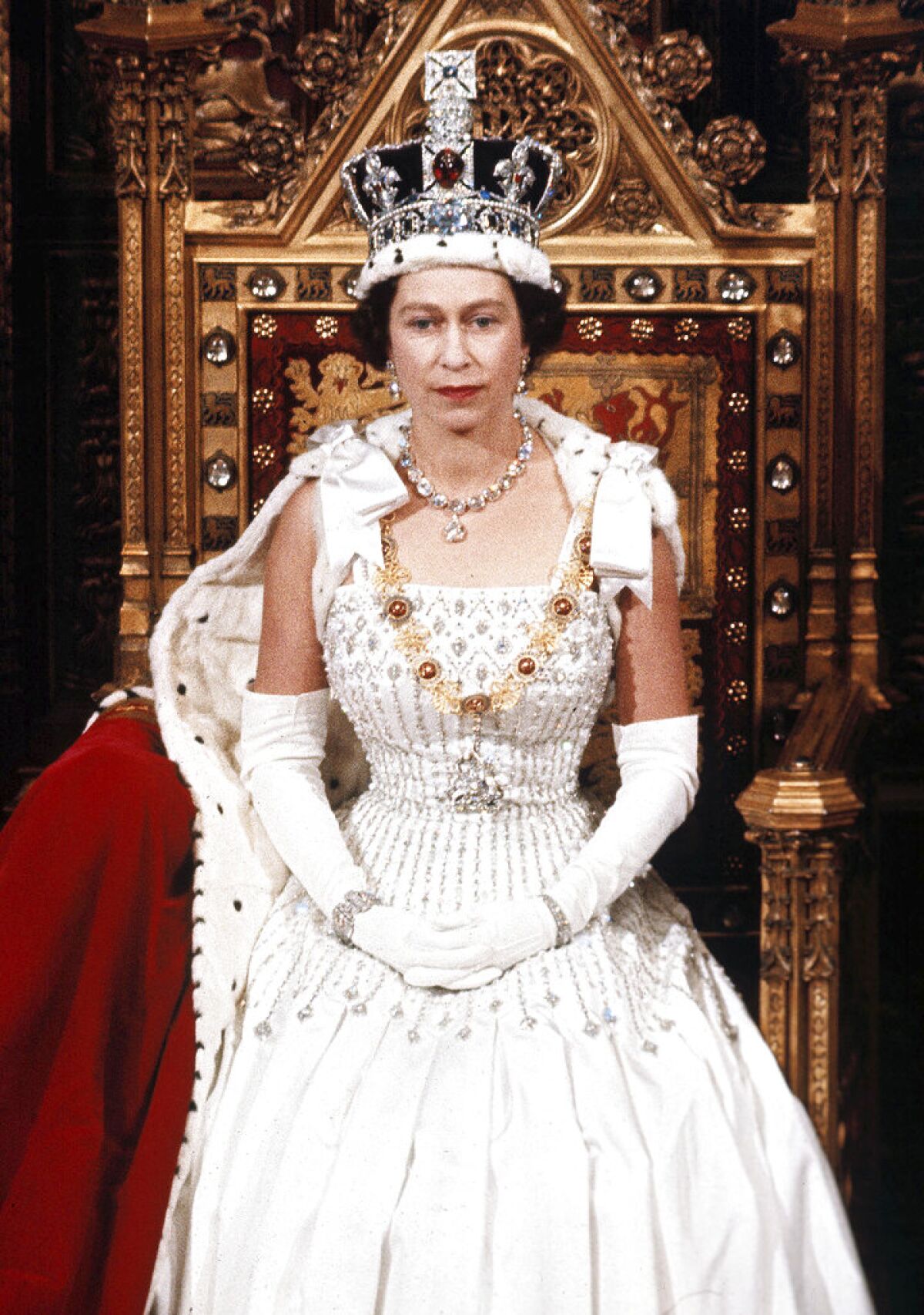 ¿La reina Isabel II era reptiliana?