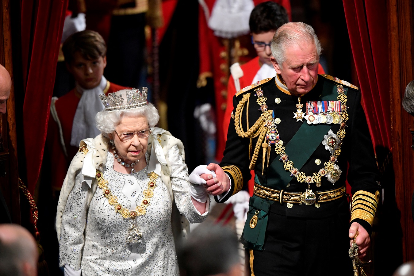 Las teorías conspirativas sobre la reina Isabel II