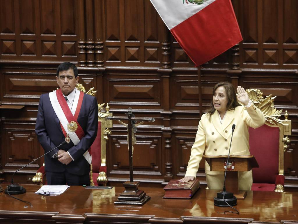 ¿Quién Es Dina Boluarte, La Primera Presidenta De Perú?