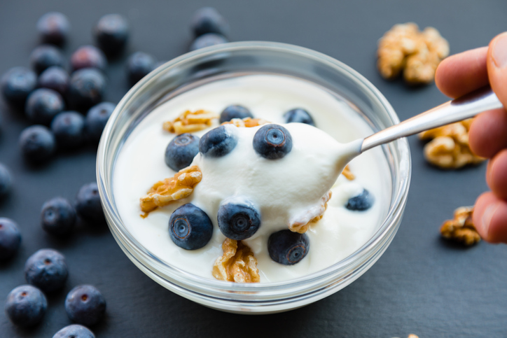 Yogur griego. Beneficios y propiedades que no conocías