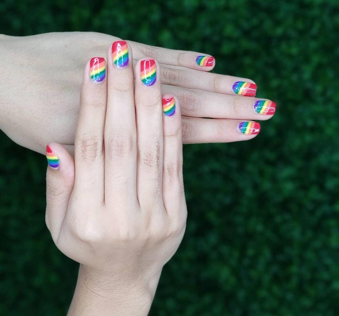 Diseños de uñas con la bandera LGBT+