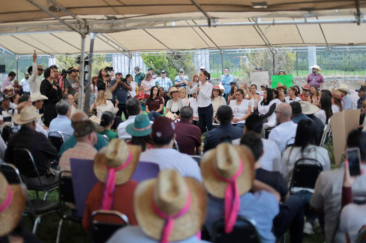 Sheinbaum durante reunión con empacadoras 