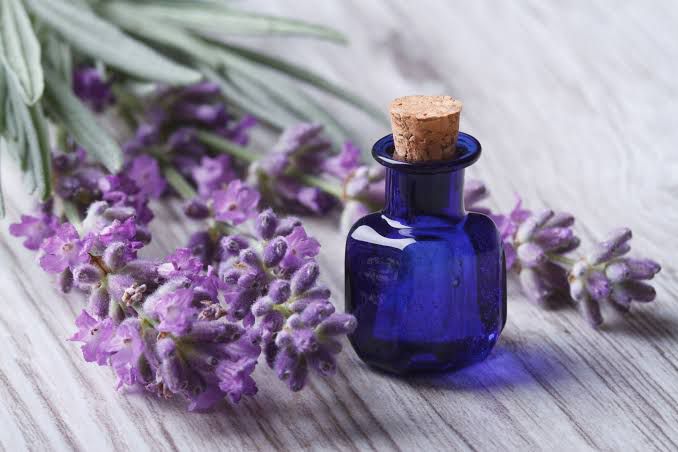 Perfume casero de lavanda, bicarbonato y vinagre