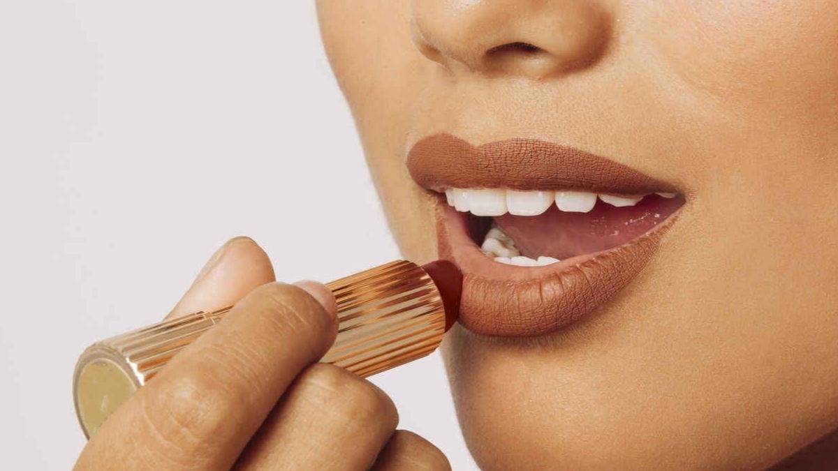 Cómo pintar tus labios correctamente 