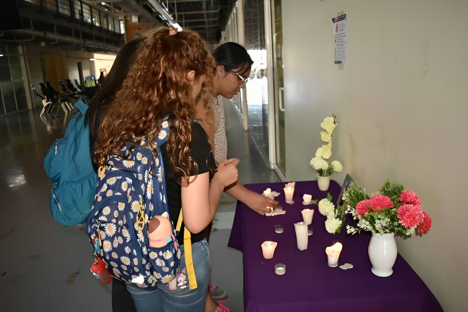 Estudiantes rinden homenaje a Siria Fernanda