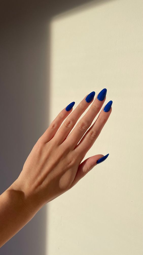 Uñas azul rey