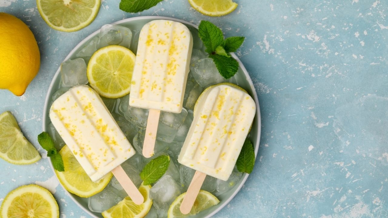 ¿Cómo hacer paletas de hielo sabor limón?