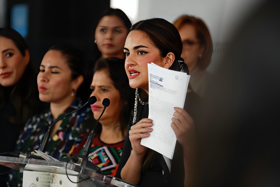 Senadoras de Morena respaldan a Andrea Chávez