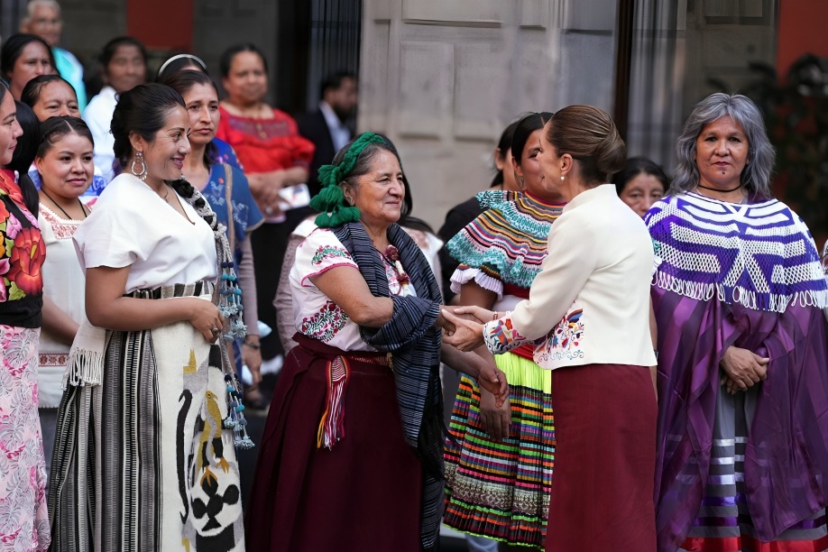 Sheinbaum anuncia apoyos para mujres artesanas