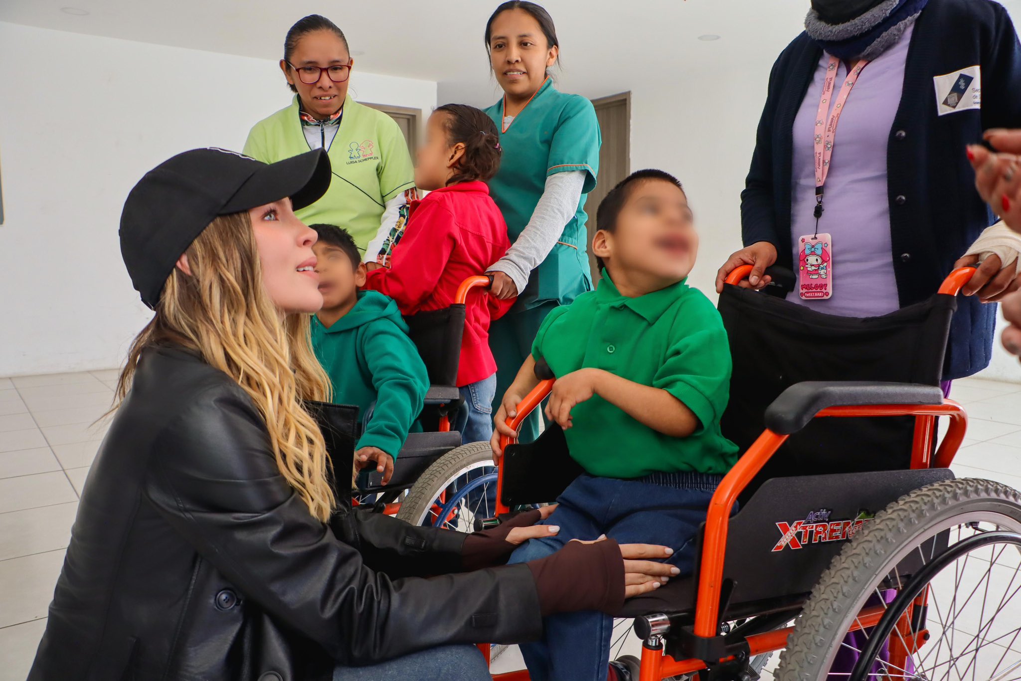 Ceci Arellano y Belinda acuden a casa de la niñez