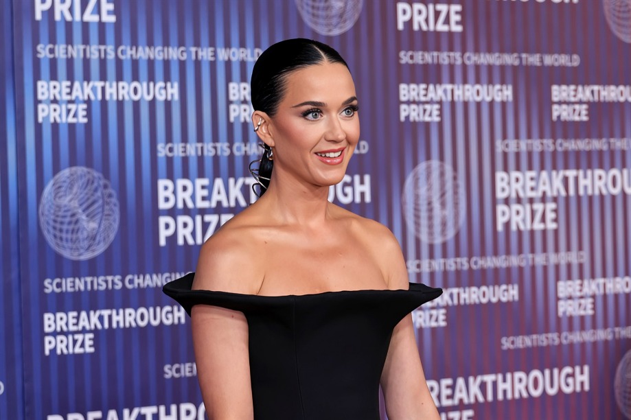 Katy Perry se suma a tripulación femenica a viaje al espacio