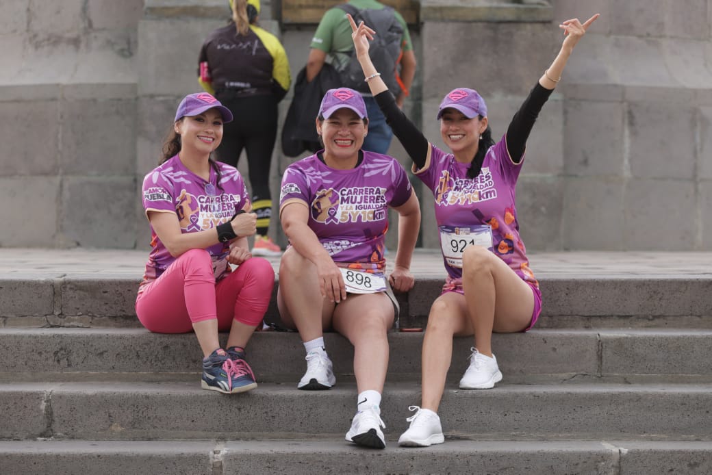 Armenta da banderazo a carrera de mujeres en Puebla