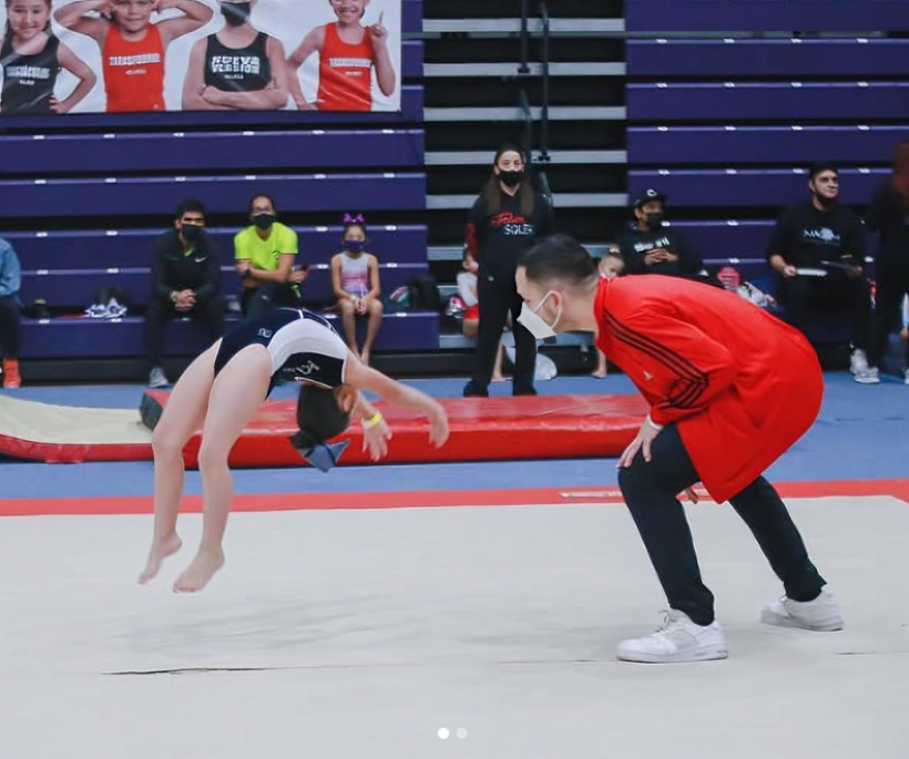 Gimnastas revelan asbusos de entrenador cuando eran niñas