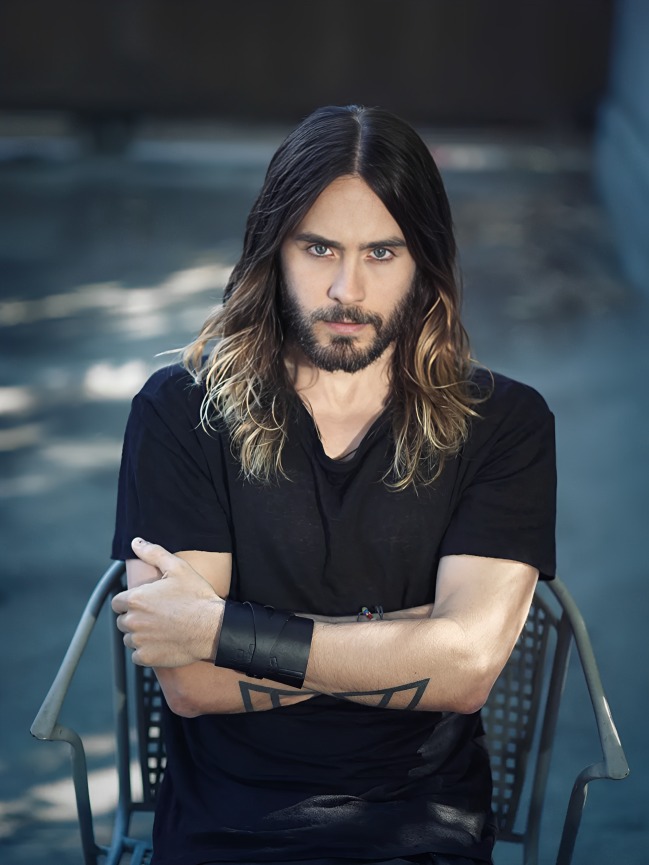 Acusan a Jared Leto de comportamiento inapropiado contra menores