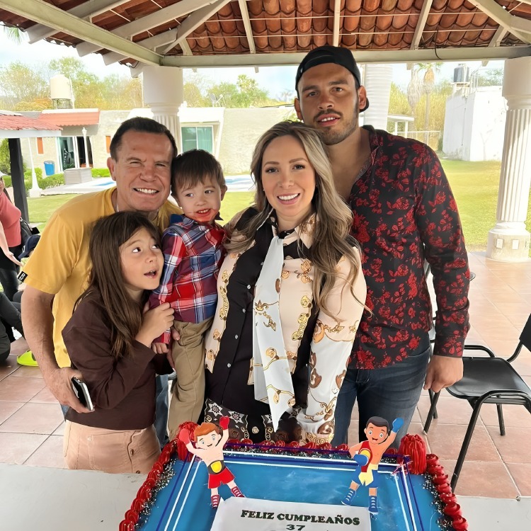 ¿Cuántos hijos tiene Julio César Chávez Jr.?