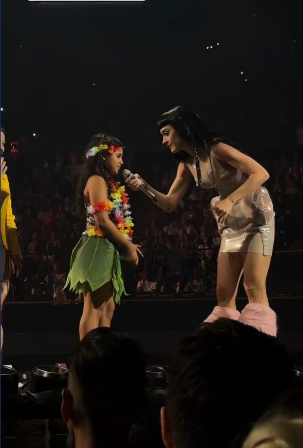 Katy Perry pide a fan decir que es mexicana con orgullo